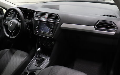 Volkswagen Tiguan II, 2018 год, 2 040 000 рублей, 4 фотография