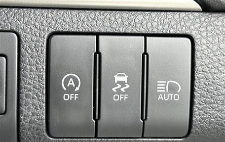 Toyota Harrier, 2018 год, 1 950 000 рублей, 13 фотография