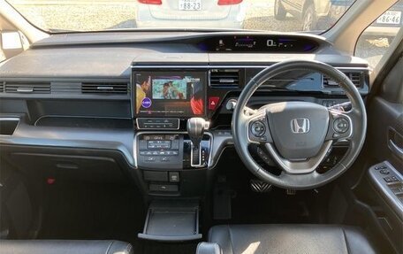 Honda Stepwgn IV, 2018 год, 1 980 000 рублей, 2 фотография