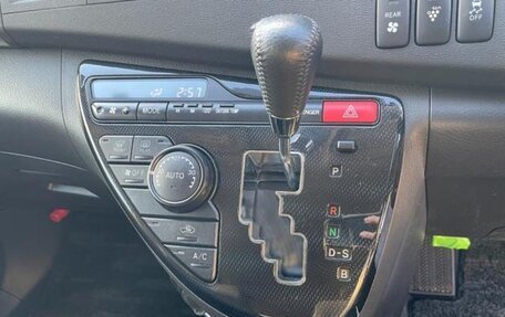 Toyota ISis I, 2015 год, 1 370 000 рублей, 14 фотография