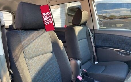 Toyota ISis I, 2015 год, 1 370 000 рублей, 11 фотография