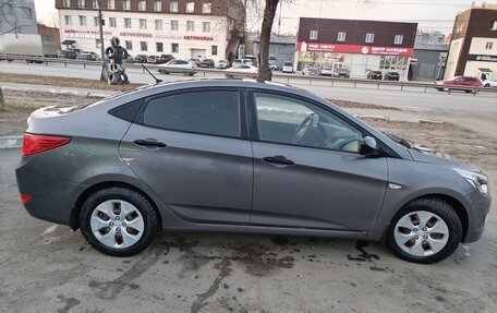 Hyundai Solaris II рестайлинг, 2015 год, 890 000 рублей, 3 фотография