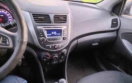 Hyundai Solaris II рестайлинг, 2015 год, 890 000 рублей, 10 фотография