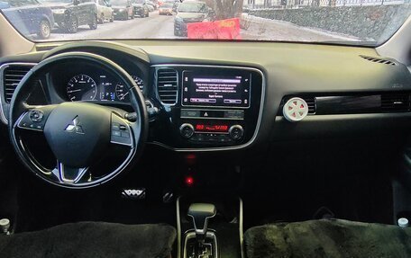 Mitsubishi Outlander III рестайлинг 3, 2018 год, 2 500 000 рублей, 6 фотография