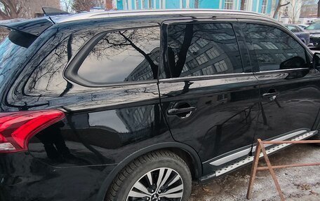 Mitsubishi Outlander III рестайлинг 3, 2018 год, 2 500 000 рублей, 5 фотография