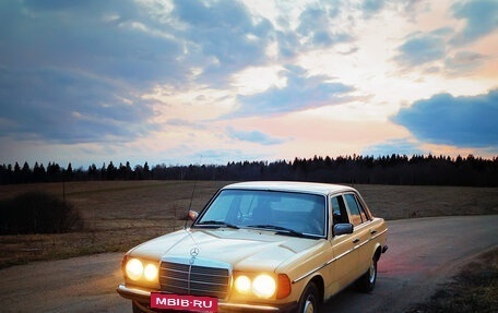 Mercedes-Benz W123, 1980 год, 550 000 рублей, 2 фотография