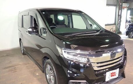 Honda Stepwgn, 2022 год, 2 005 000 рублей, 1 фотография