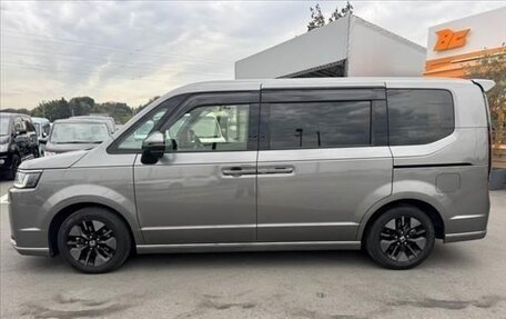 Honda Stepwgn, 2022 год, 1 905 000 рублей, 3 фотография