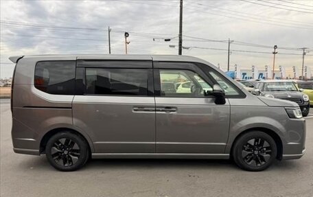 Honda Stepwgn, 2022 год, 1 905 000 рублей, 4 фотография