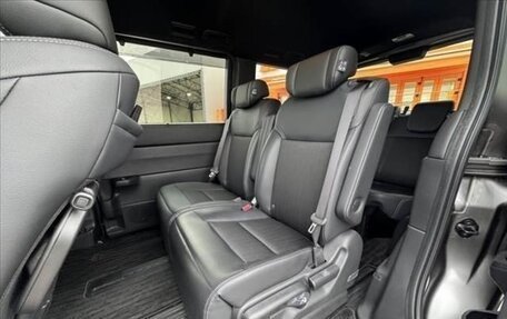 Honda Stepwgn, 2022 год, 1 905 000 рублей, 10 фотография