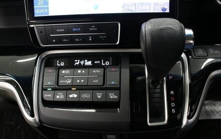 Honda Stepwgn IV, 2017 год, 1 650 000 рублей, 27 фотография