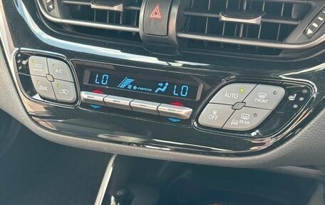 Toyota C-HR I рестайлинг, 2017 год, 1 720 000 рублей, 14 фотография