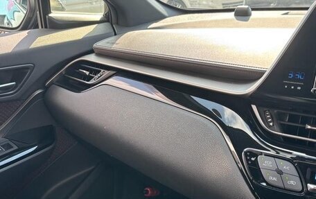 Toyota C-HR I рестайлинг, 2017 год, 1 720 000 рублей, 22 фотография