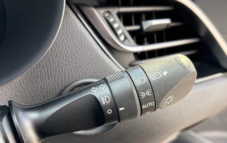 Toyota C-HR I рестайлинг, 2017 год, 1 720 000 рублей, 26 фотография