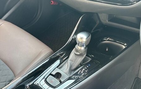 Toyota C-HR I рестайлинг, 2017 год, 1 720 000 рублей, 24 фотография