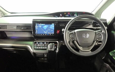 Honda Stepwgn, 2022 год, 2 005 000 рублей, 22 фотография