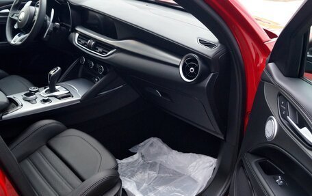 Alfa Romeo Stelvio, 2024 год, 6 950 000 рублей, 17 фотография