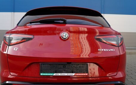 Alfa Romeo Stelvio, 2024 год, 6 950 000 рублей, 12 фотография