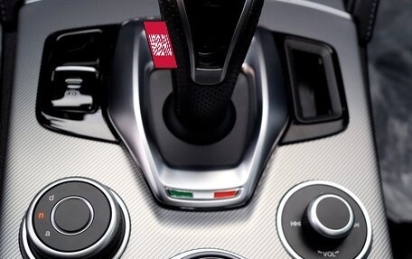 Alfa Romeo Stelvio, 2024 год, 6 950 000 рублей, 24 фотография