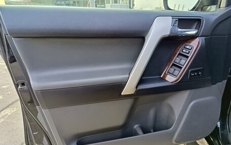 Toyota Land Cruiser Prado 150 рестайлинг 2, 2013 год, 3 099 000 рублей, 11 фотография