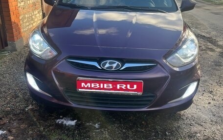 Hyundai Solaris II рестайлинг, 2011 год, 630 000 рублей, 1 фотография