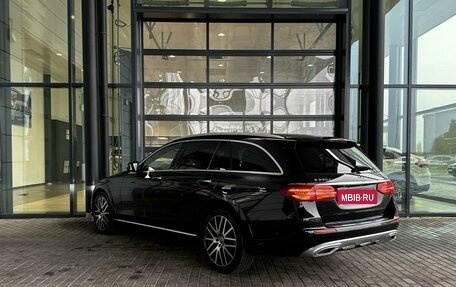 Mercedes-Benz E-Класс, 2019 год, 4 499 000 рублей, 2 фотография