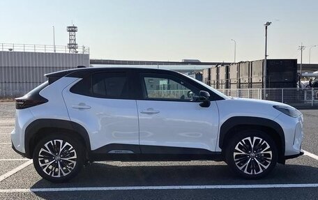 Toyota Yaris Cross, 2022 год, 1 560 001 рублей, 2 фотография