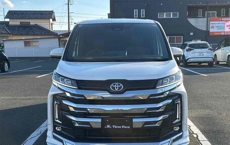 Toyota Noah III, 2021 год, 2 180 001 рублей, 2 фотография