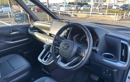 Toyota Noah III, 2021 год, 2 180 001 рублей, 22 фотография