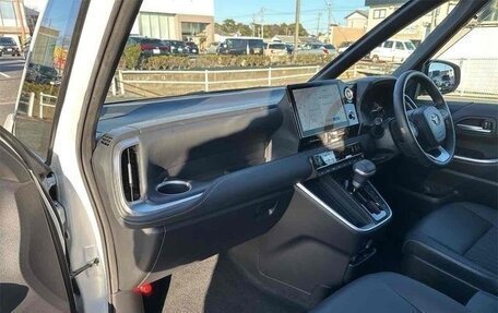 Toyota Noah III, 2021 год, 2 180 001 рублей, 16 фотография