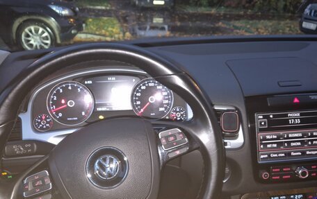 Volkswagen Touareg III, 2012 год, 2 400 000 рублей, 2 фотография