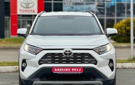 Toyota RAV4, 2020 год, 3 290 000 рублей, 2 фотография