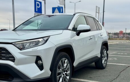 Toyota RAV4, 2020 год, 3 290 000 рублей, 15 фотография