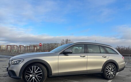 Mercedes-Benz E-Класс, 2022 год, 9 300 000 рублей, 2 фотография