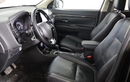 Mitsubishi Outlander III рестайлинг 3, 2015 год, 1 539 000 рублей, 8 фотография