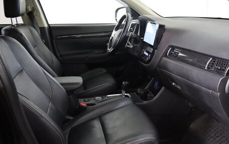 Mitsubishi Outlander III рестайлинг 3, 2015 год, 1 539 000 рублей, 12 фотография