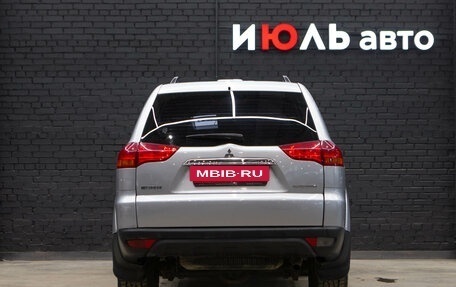Mitsubishi Outlander III рестайлинг 3, 2013 год, 1 200 000 рублей, 7 фотография