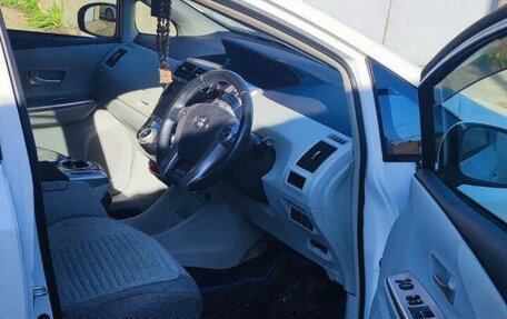 Toyota Prius Alpha I (ZVW40/41), 2011 год, 1 300 000 рублей, 4 фотография