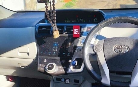 Toyota Prius Alpha I (ZVW40/41), 2011 год, 1 300 000 рублей, 2 фотография