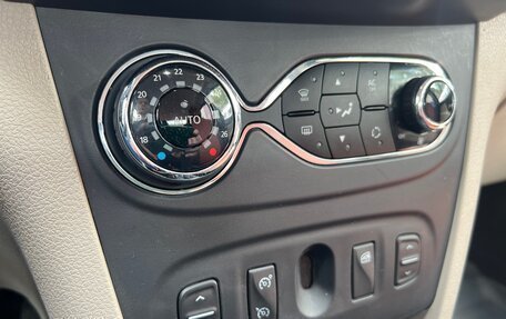 Renault Logan II, 2015 год, 750 000 рублей, 10 фотография