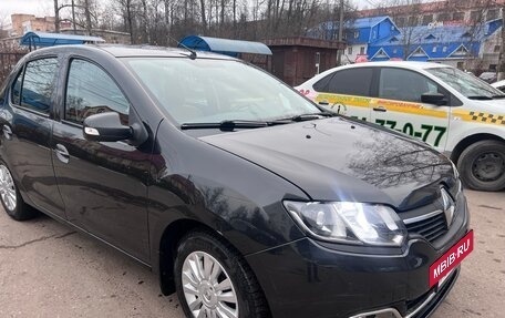 Renault Logan II, 2015 год, 750 000 рублей, 3 фотография