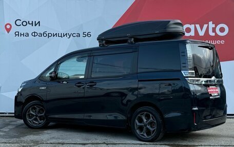 Toyota Voxy III, 2020 год, 2 750 000 рублей, 4 фотография
