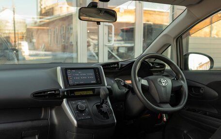 Toyota Wish II, 2013 год, 1 715 000 рублей, 10 фотография