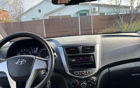 Hyundai Solaris II рестайлинг, 2013 год, 950 000 рублей, 16 фотография