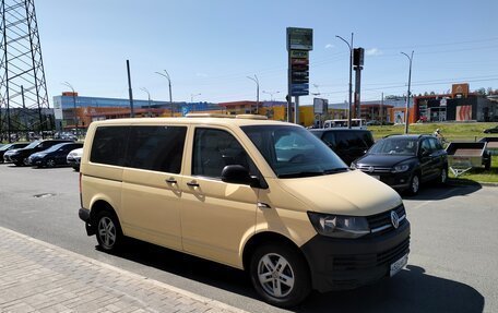 Volkswagen Transporter T6 рестайлинг, 2017 год, 2 350 000 рублей, 2 фотография