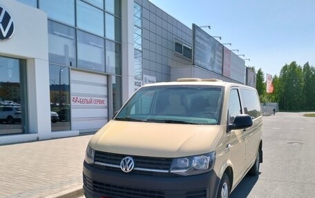 Volkswagen Transporter T6 рестайлинг, 2017 год, 2 350 000 рублей, 4 фотография