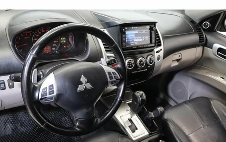 Mitsubishi Pajero IV, 2013 год, 1 799 000 рублей, 6 фотография