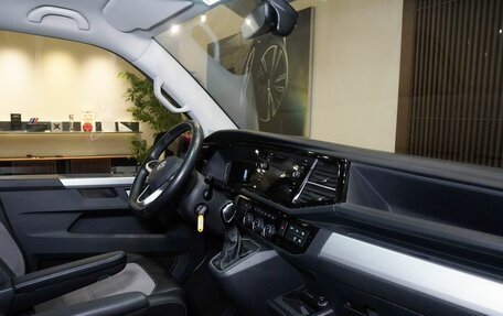 Volkswagen Multivan T6 рестайлинг, 2020 год, 6 550 000 рублей, 24 фотография