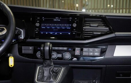 Volkswagen Multivan T6 рестайлинг, 2020 год, 6 550 000 рублей, 23 фотография