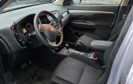 Mitsubishi Outlander III рестайлинг 3, 2013 год, 1 850 000 рублей, 14 фотография